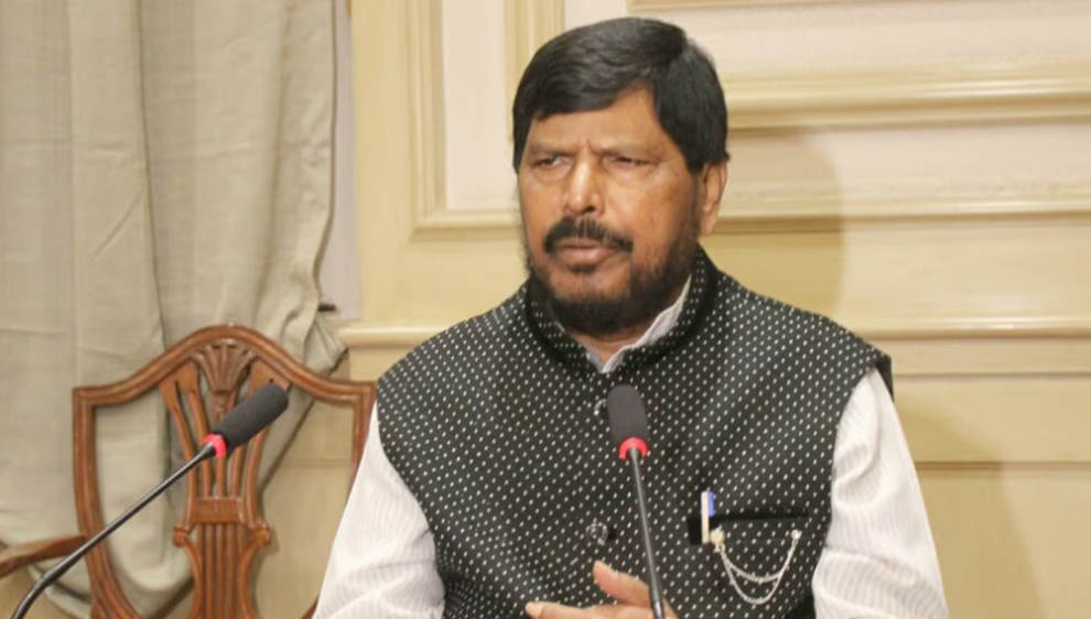 केंद्रीय मंत्री रामदास अठावले ने राहुल गांधी और उद्धव ठाकरे के कुंभ न जाने को लेकर कही ये बात